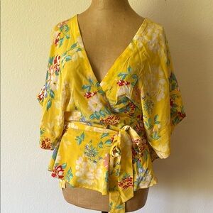 Yumi Kim as S Happy Days Thats a Wrap Top Yellow Floral Wrap Blouse 100% silk